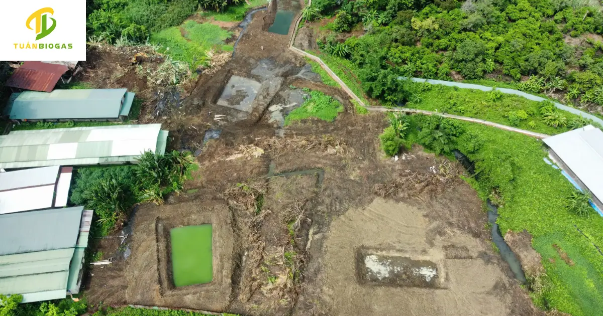 Kỹ thuật Tuấn Biogas gọi video hướng dẫn khách hàng đo đạc kích thước đất trước khi sản xuất