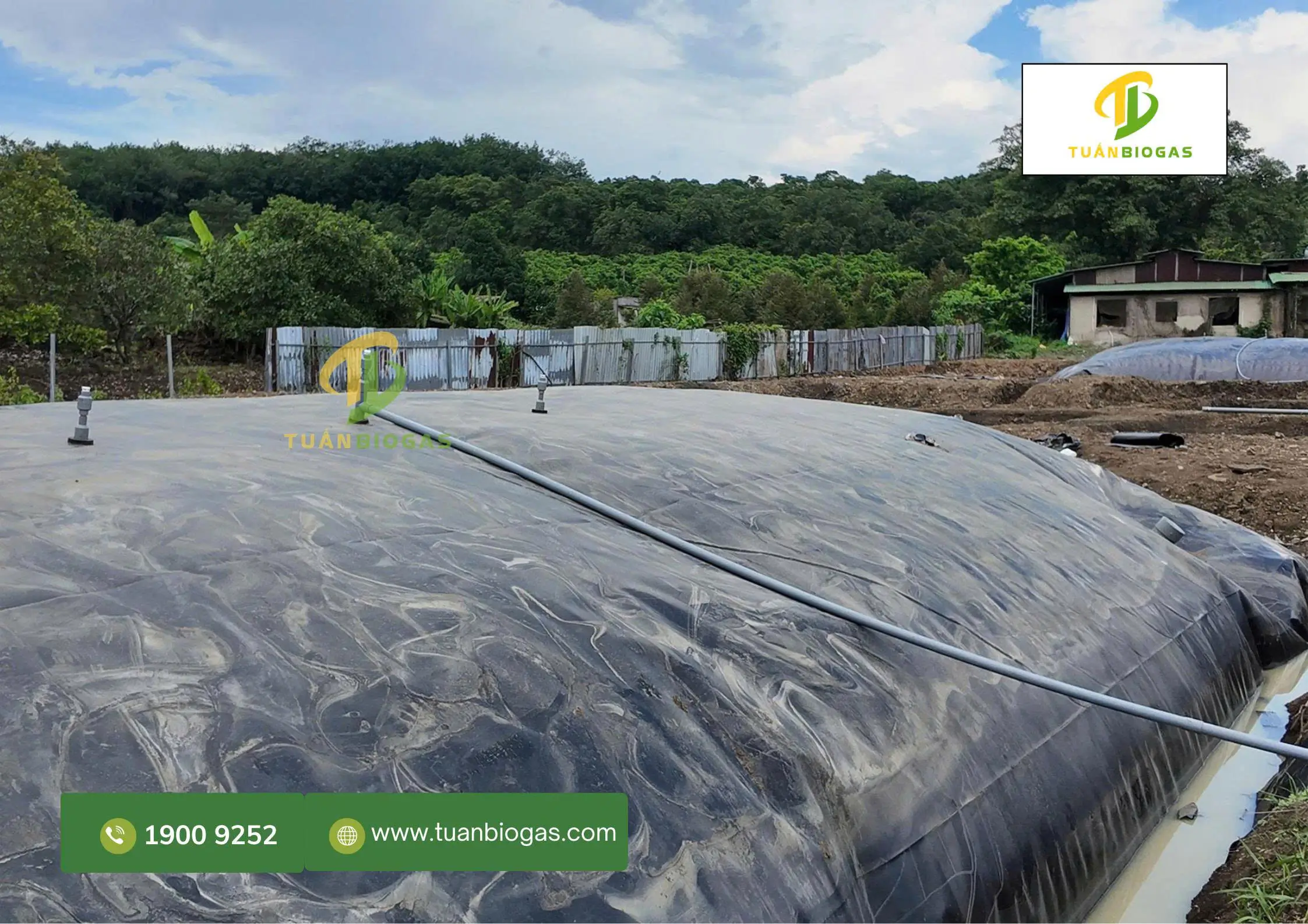 Đường ống dự phòng được lắp sẵn trên túi biogas trang trại để dẫn khí về bếp đốt khi cần